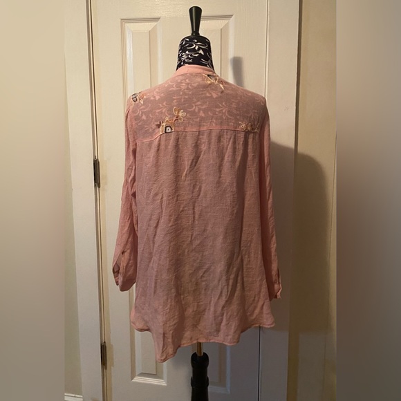 Figueroa & Flower Women's Sheer Flower Embroidered Button Up Blouse Size 1X - Picture 13 of 15